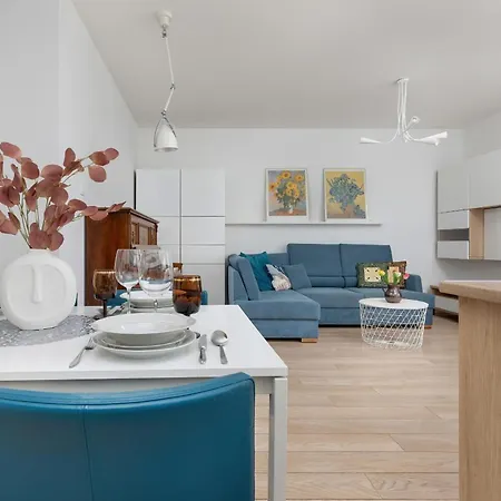 Apartment Cosy With Parking Nowaka-jezioranskiego Praga By Renters Warsaw